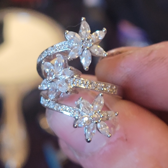 Silver jewelry, trinket box, and mirror - Picture 7 of 16